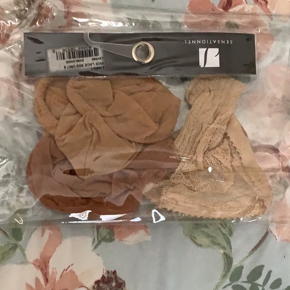 Head cover for wigs 3 pieces beige. 💋🎄